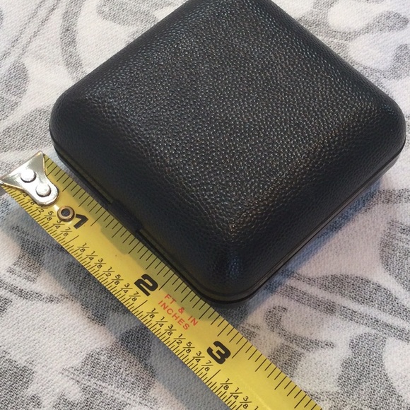 Equity alarm clock compact for travel. Nearly new. - Picture 4 of 4